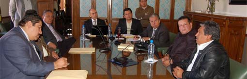 Reciben diputados a manifestantes UCD-UCEM