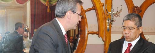 Entrega Oliva su IV informe al Congreso local