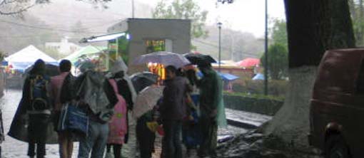 Festejan a San Juan bajo la lluvia en la Presa de la Olla