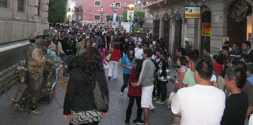 Primer fin de semana de cervantino sin alcohol en las calles