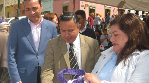 Entrega DIF apoyos por 93 millones de pesos
