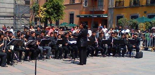 Reconoce público de la FILPM a jóvenes músicos de Guanajuato