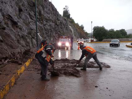 Reporta Protección Civil de la capital desprendimientos rocosos por humedad