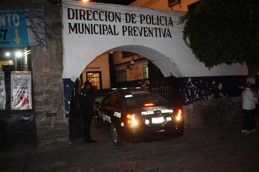 Detienen policías, una vez más, a “El Mostrillo”