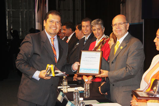 Premia SEG a trabajadores destacados