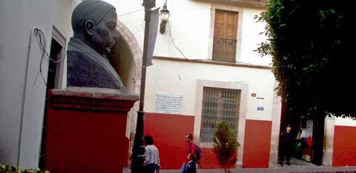 Roban dinero trabajadores de Dirección de Ingresos