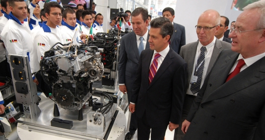 Inaugura Peña Nieto planta 100 de Volkswagen
