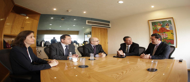 Se reúne gobernador con director del FIC