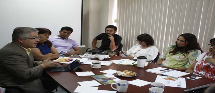 Planea acciones en defensa de grupos vulnerables