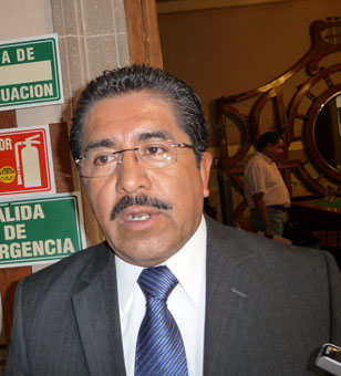Denuncian terrorismo fiscal contra bares y antros y acusan a diputado de vender licencias