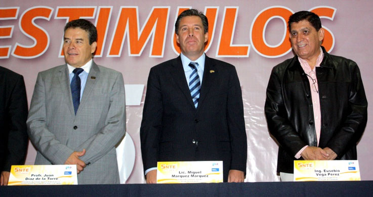 Celebra SNTE aniversario y entrega estímulos a docentes