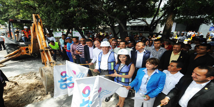 Inauguran obras hidráulicas en León