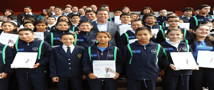 Convive Márquez con ganadores de Olimpiada del Conocimiento