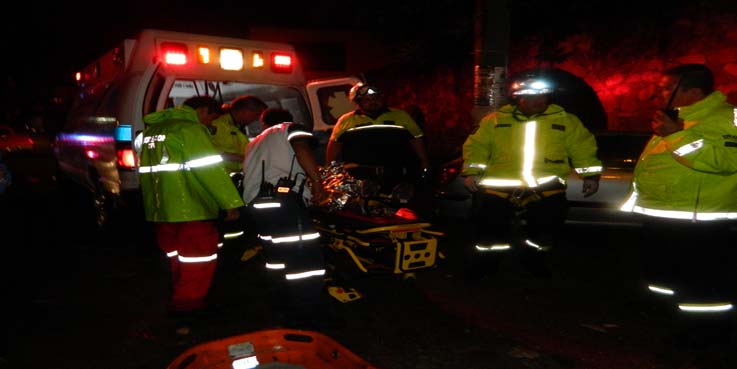 Lanzan asaltantes a joven hacia rio