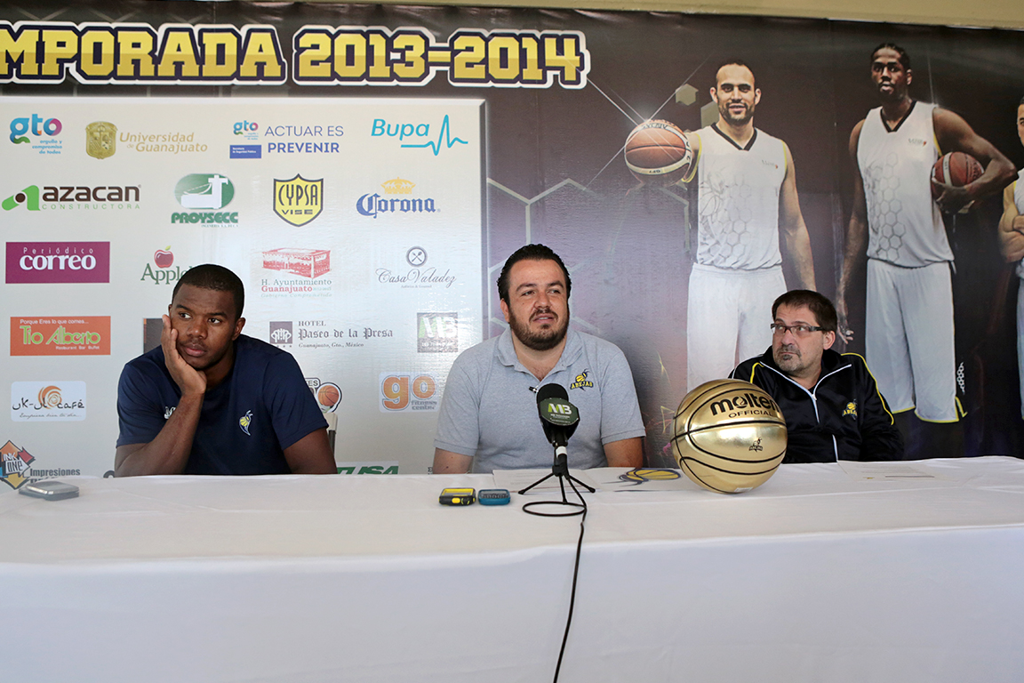 Realiza Abejas balance de inicio de temporada y presenta a jugador