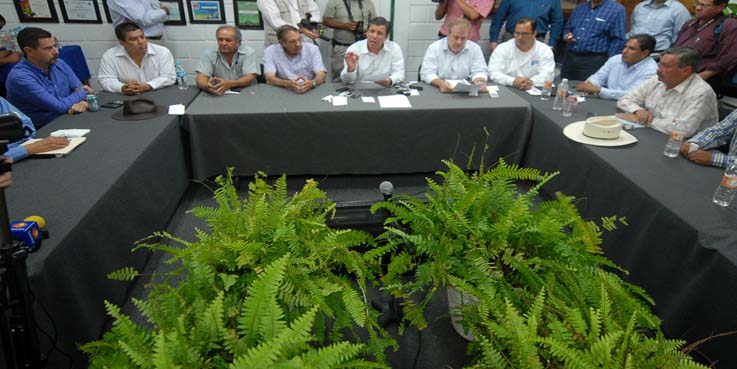 Pactan productores desbloqueo de carreteras