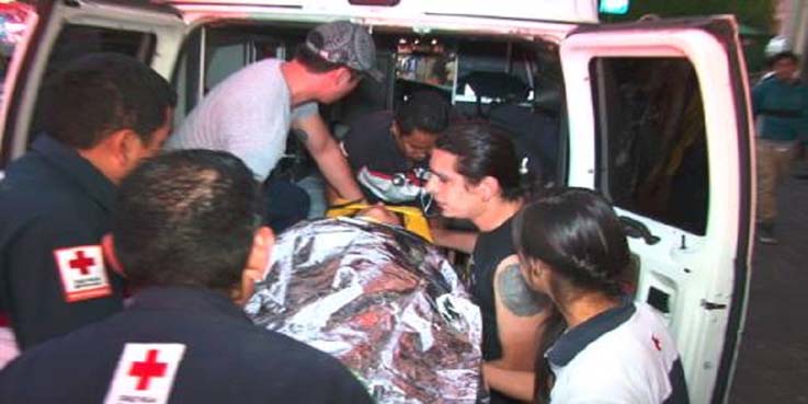 Cae joven en escalera de su casa