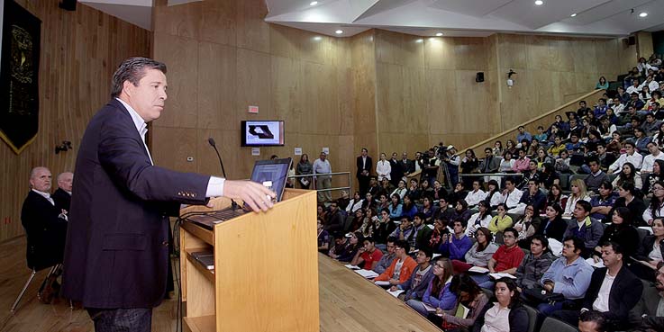 Compromete gobernador más espacios educativos para estudiantes