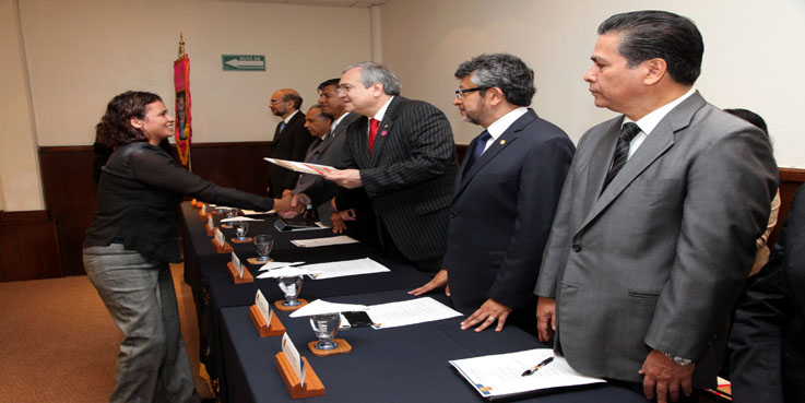 Reconocen a investigadores nacionales de la UG