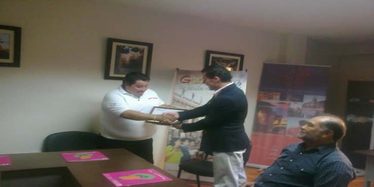 Reconocen a promotor turístico