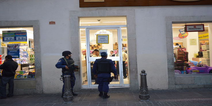 Asaltan céntrica tienda, botín dos mil pesos