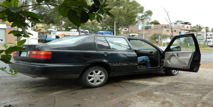 Impacta conductor por descuido a camioneta