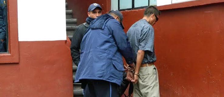 En el centro, se dedicaba a insultar