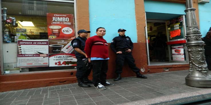 Impiden a hombre golpear mujer en Gavira