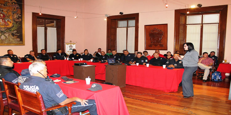 Entran policías a curso de prevención de violencia de género