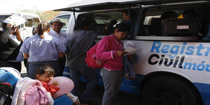 Entregan actas de nacimiento de manera gratuita