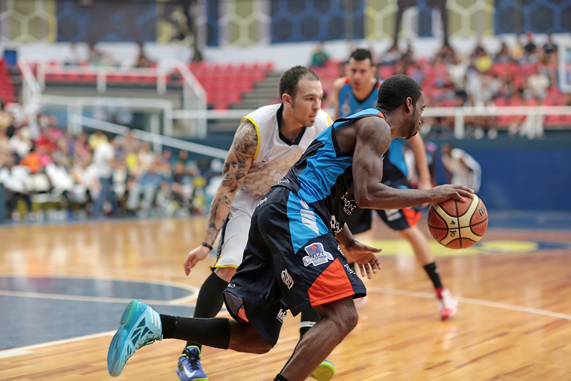 Abejas cae ante Huracanes pero se mantiene tercero general