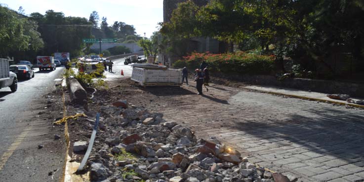Tolva se queda sin freno y se le desprende caja