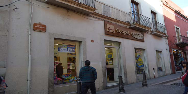 Asaltan hombres armados tienda Coppel