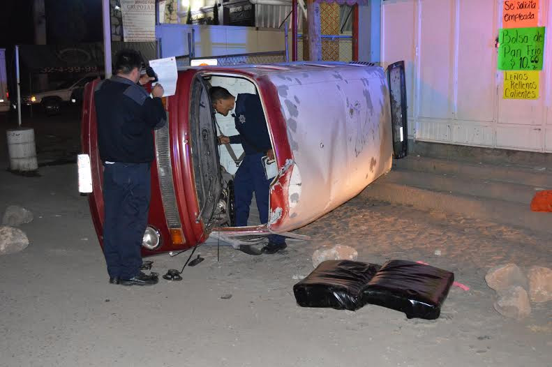 Vuelca combi en la libre a Silao
