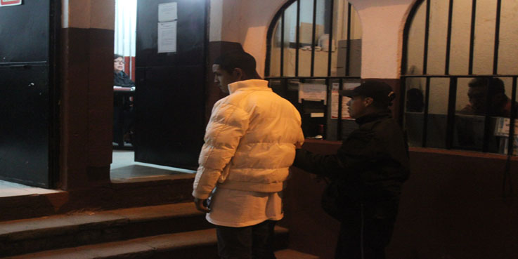 Detiene policía a motociclista