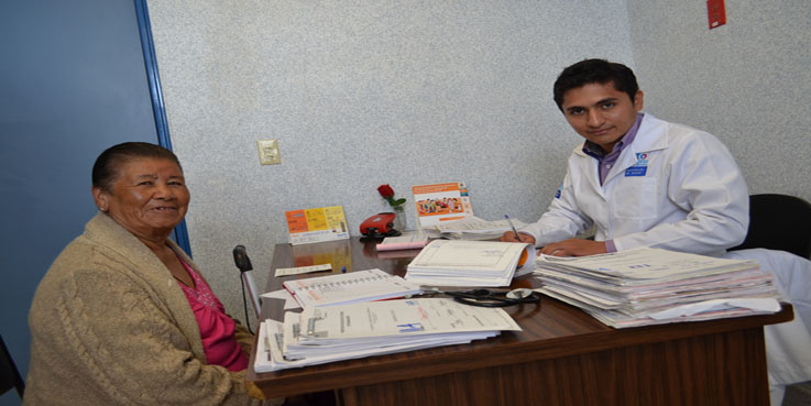 Realizan consultan médicas a domicilio