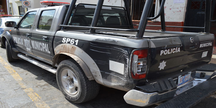 Impactan sospechosos patrulla después de persecución