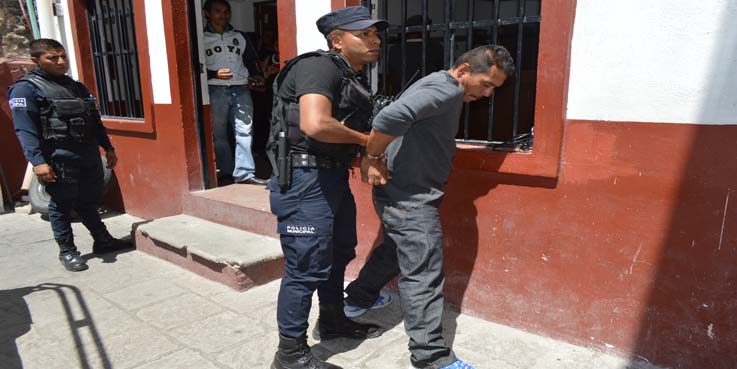 Detienen a presunto ladrón en Cúpulas