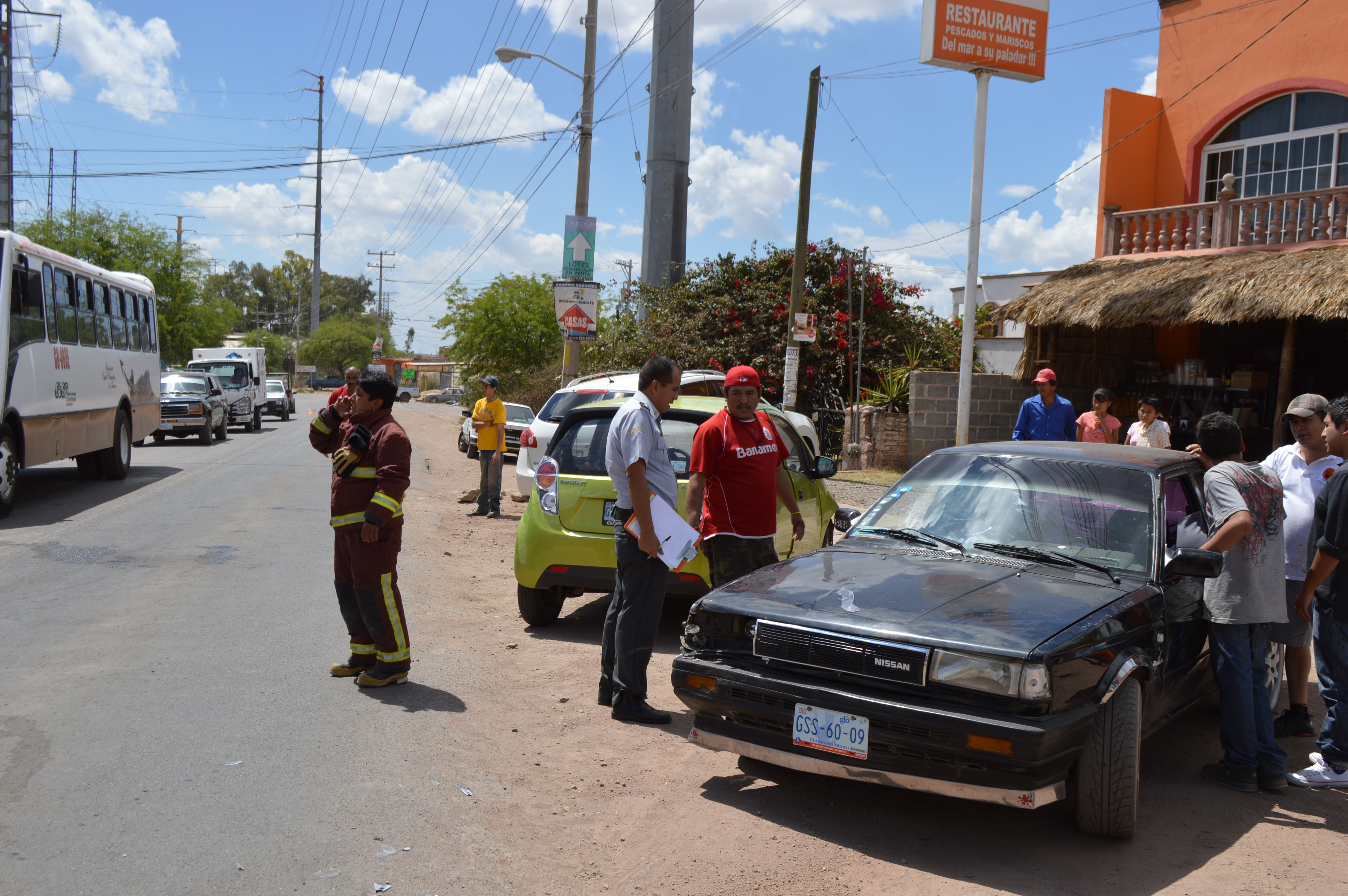Mujer lesionada en colisión de autos