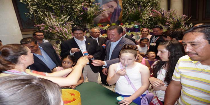 Celebran más de 30 mil el Día de las Flores