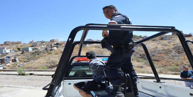 Detiene policía a ladrones