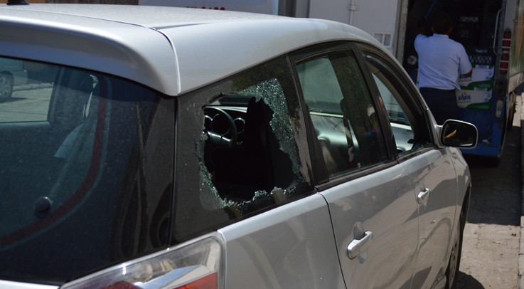 Roban autos; policía detiene a sospechoso