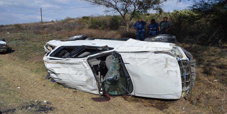 Vuelca vehículo y deja dos lesionados