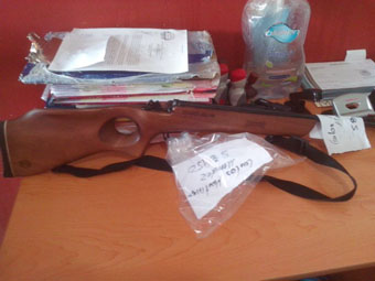 Con cámaras detectan a persona con rifle