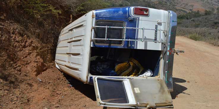 Sufre accidente familia en presa de La Esperanza