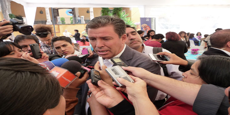 Llama gobernador a no descalificarse en elecciones del PAN