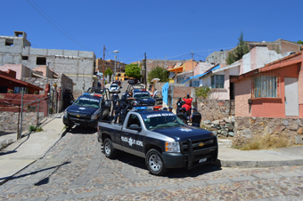 Patrullan la ciudad agentes policiales