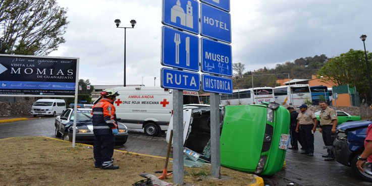 Lesionado taxista después de choque