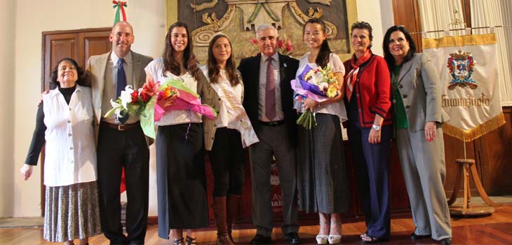Recibe alcalde a visitantes de Ashland