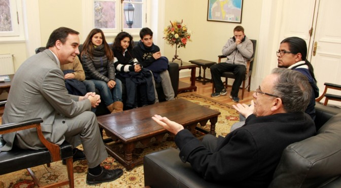 Estudiantes mexicanos comparten modelos sociales y de educación con autoridades regionales en Chile